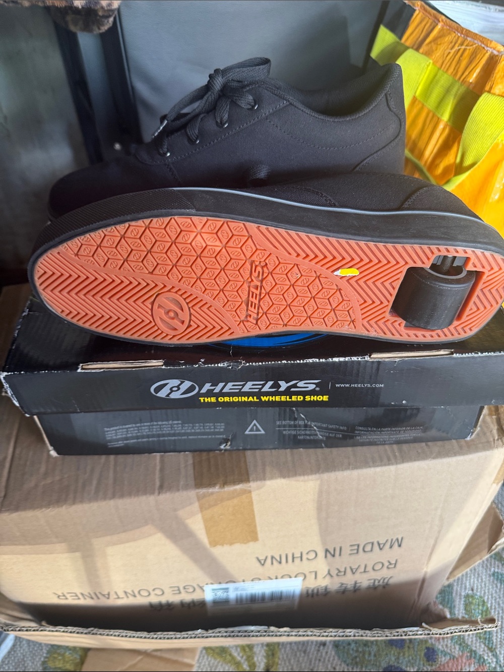 Heelys Black Men's Canvas Lace-Up Skate Sneakers - Picture 3 of 6